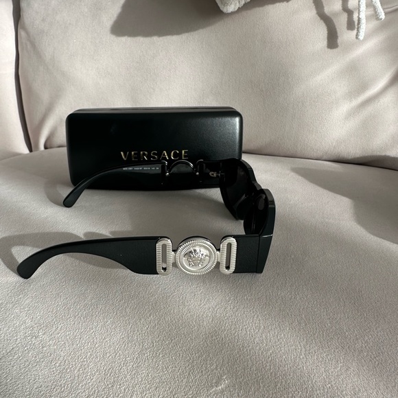 Versace sunglasses - Picture 3 of 6